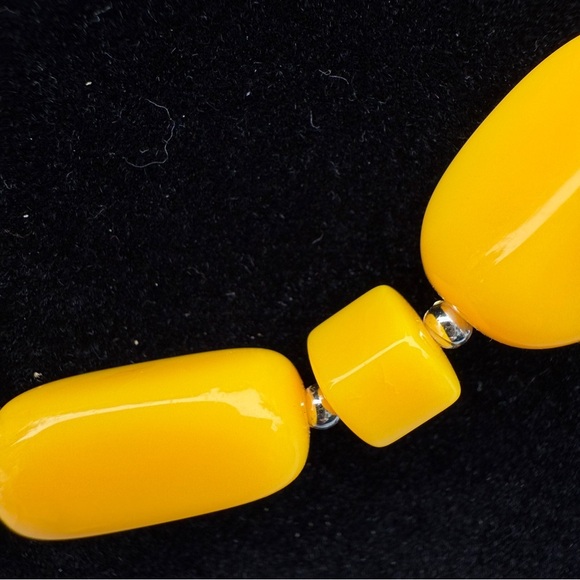 Vintage 1960s Mod Yellow Plastic Bead Necklace - Picture 4 of 10